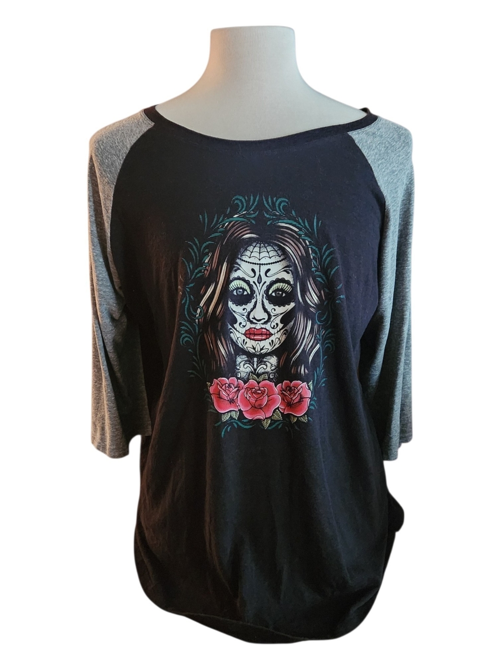 Torrid Black & Gray Top with Sugar Skull Floral Graphic Size 3= To 3X